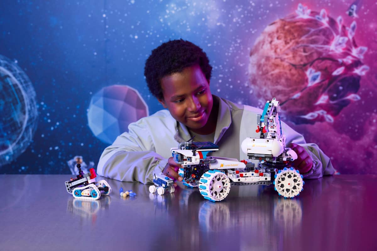 LEGO - Lunar Outpost Moon Rover Space Vehicle - 1,082 Pieces
