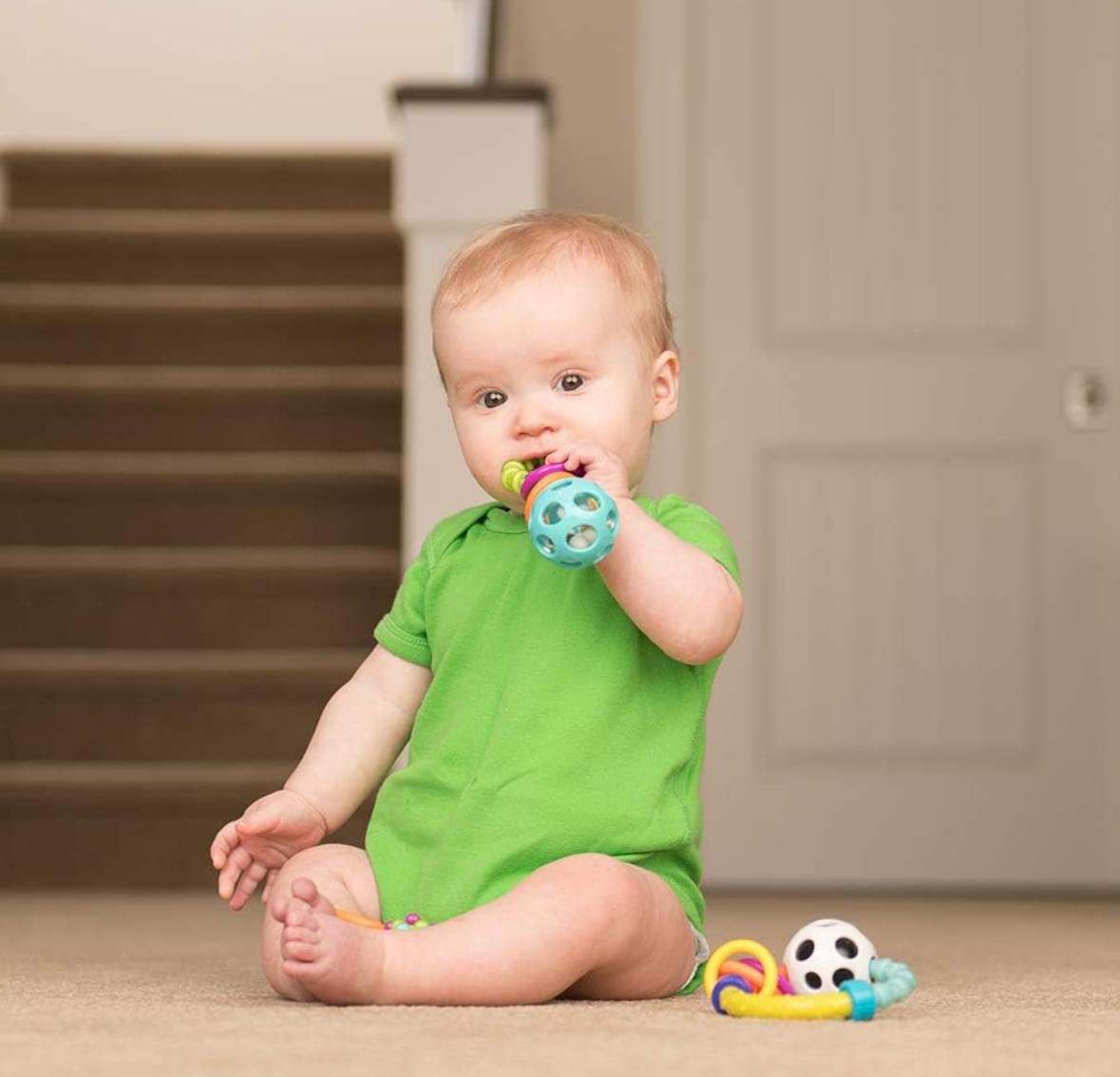 طقم هدايا My First Rattles لحديثي الولادة من Sassy Baby
