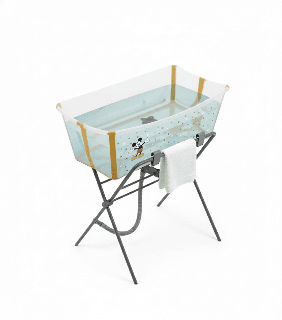 حوض استحمام Stokke Flexi Bath Mickey + حامل قابل للطي، طقم أبيض ورمادي