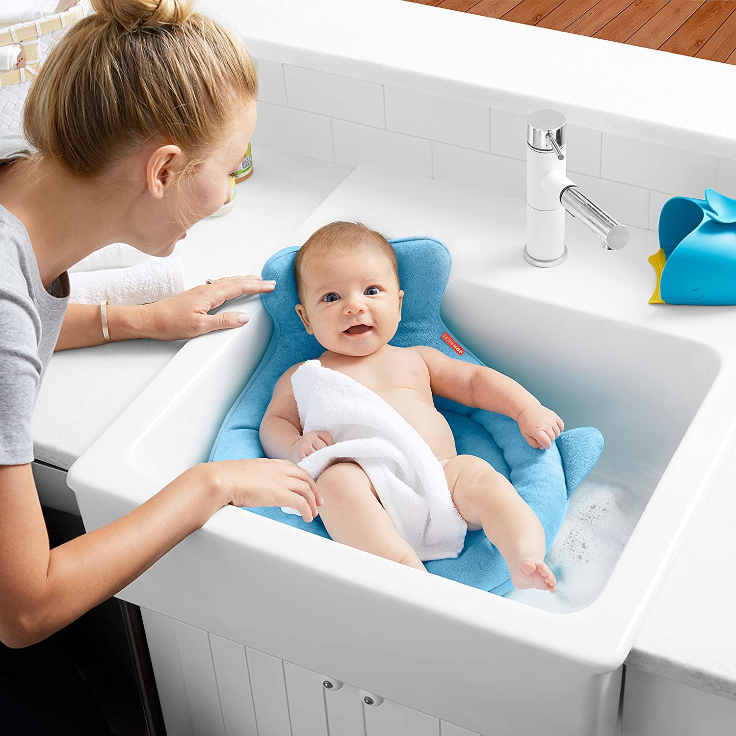 Skip Hop Baby Bathtub, Newborn Softspot Sink Bather, Moby, Blue.