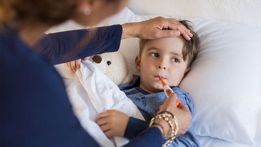 using wet towel to reduce fever