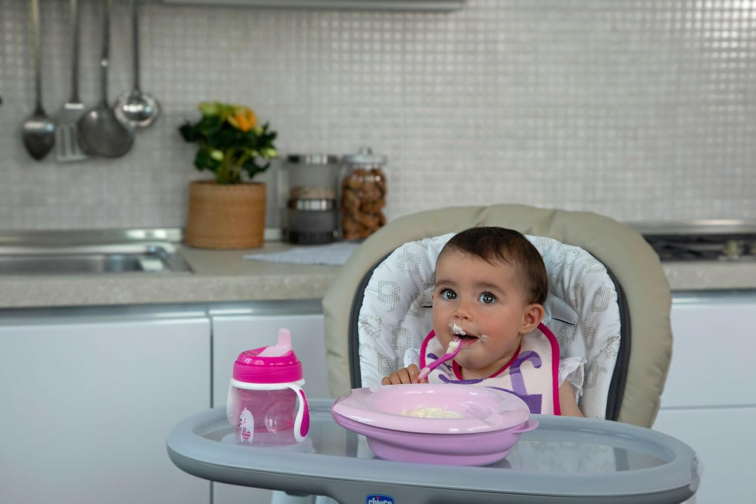 Chicco First Food Spoon Angled 8M + Soft Silicone Pink [Girl].