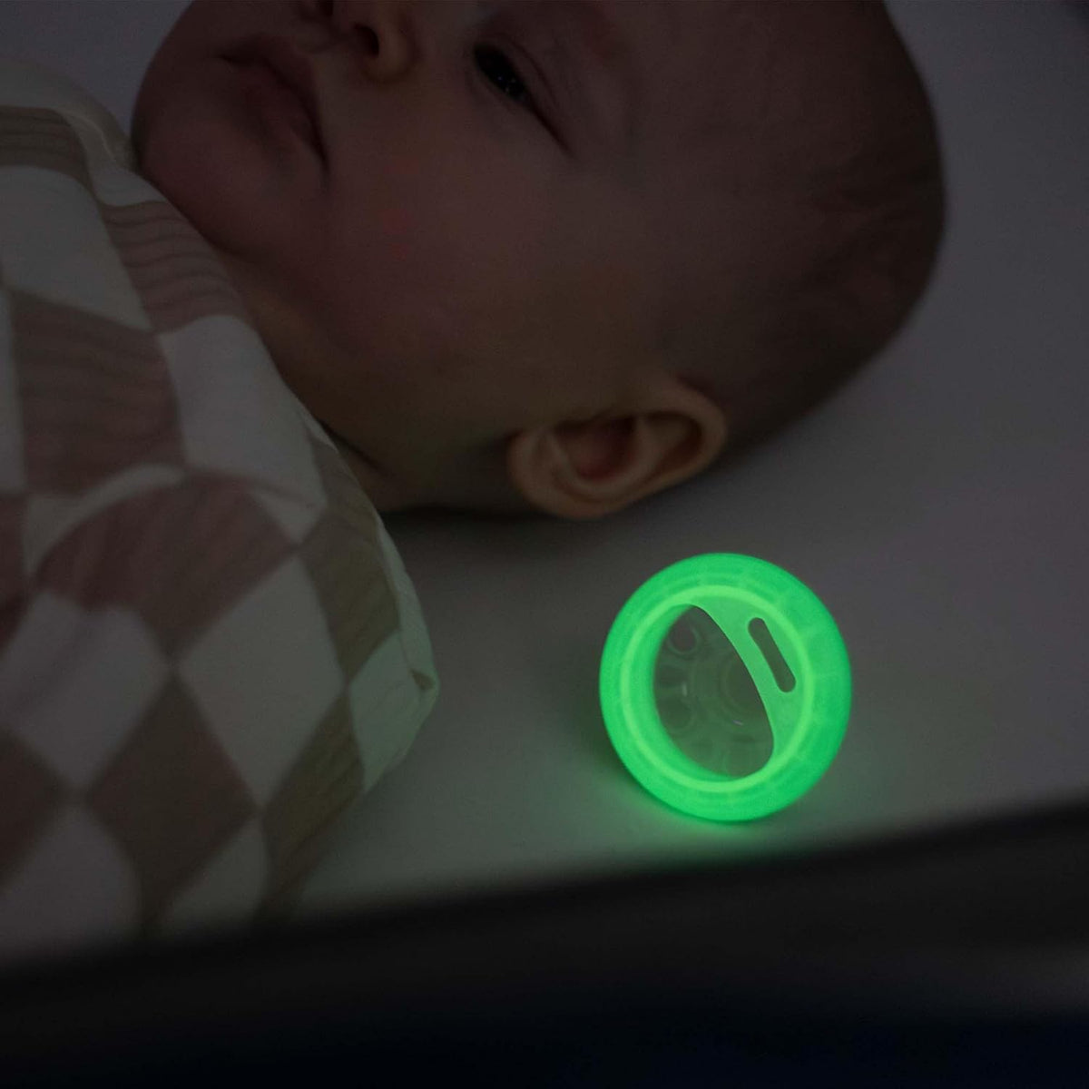 Tommee Tippee Breast-Like Soother Night, Glow in the Dark.