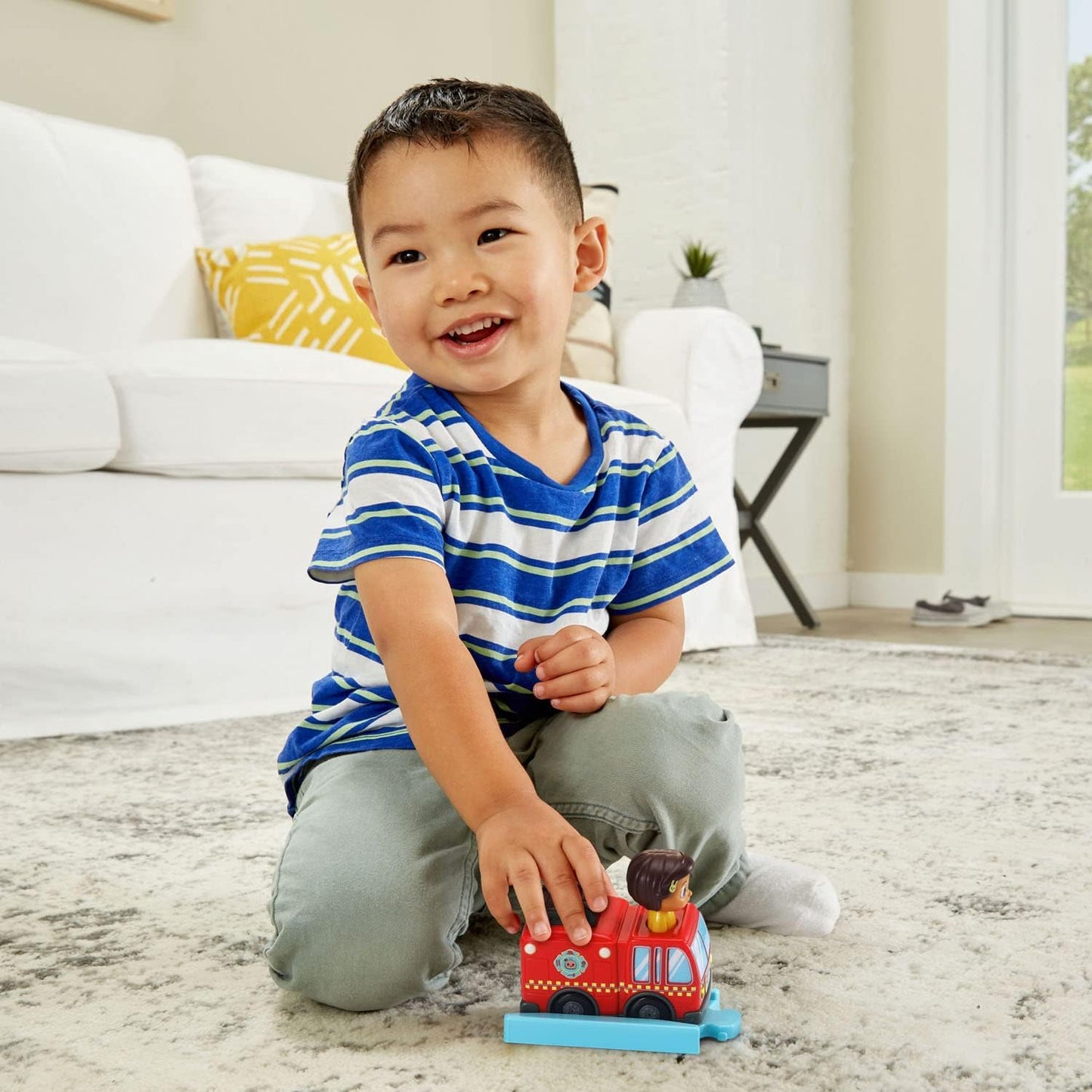 Cocomelon Go! Go! Smart Wheels Nina'S Fire Truck & Track