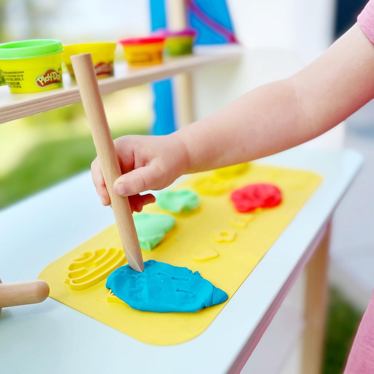 Play-Doh x roba Compact Play Set – FSC Wooden Tools, 6 Kneading Cans & Apron