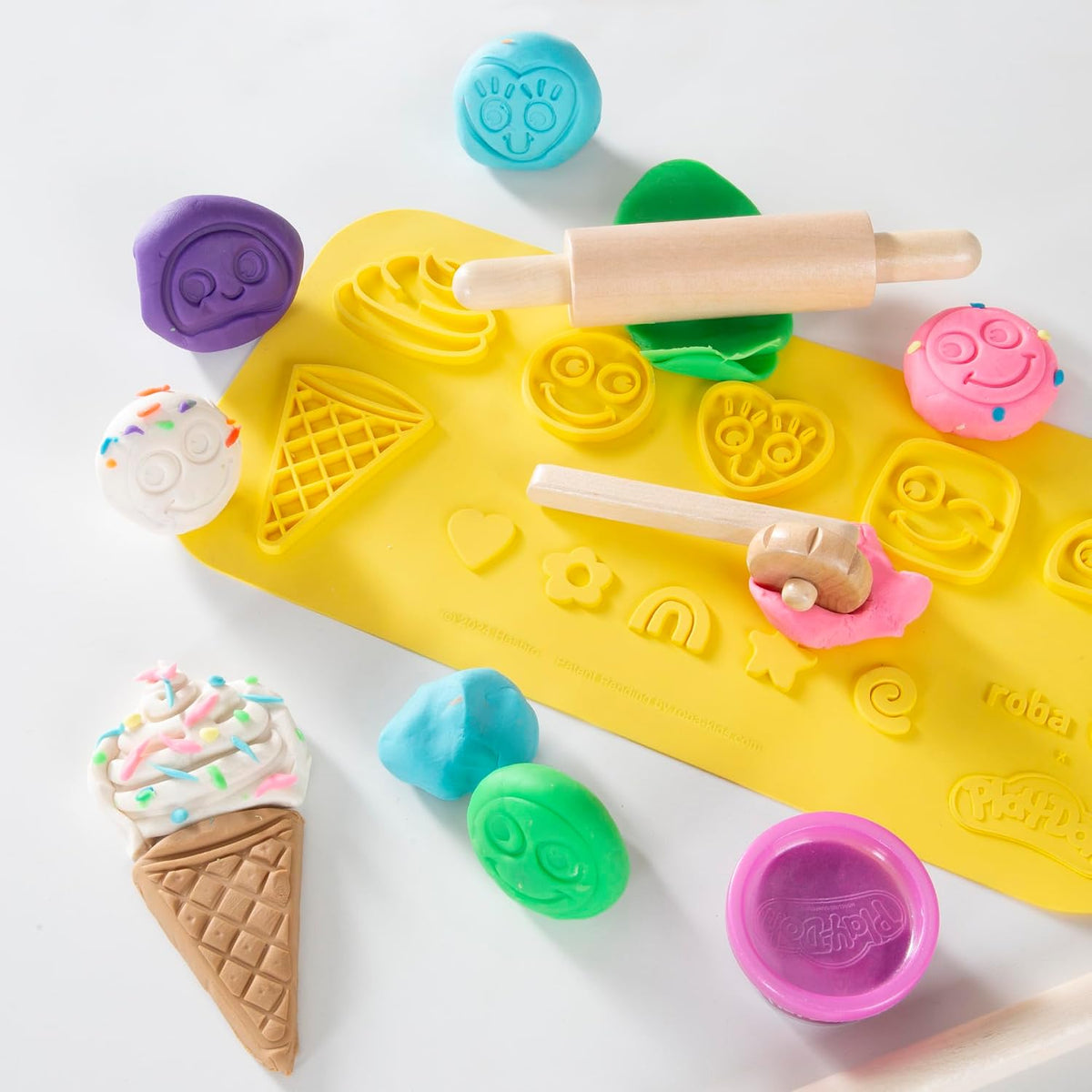 Play-Doh x roba Compact Play Set – FSC Wooden Tools, 6 Kneading Cans & Apron