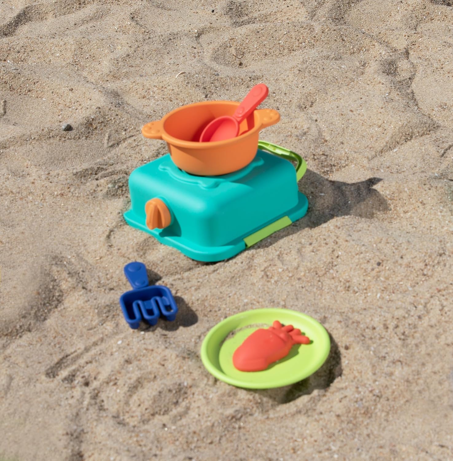 Hape Sandy Chef Beach Cooking Play Set