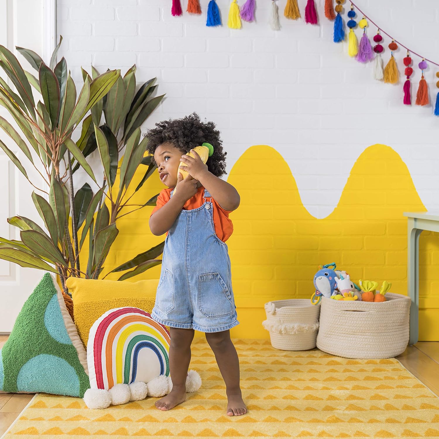 Bright Starts Babblin’ Banana Ring & Sing Light-Up Musical Baby Toy Flip Phone, 6 Months+