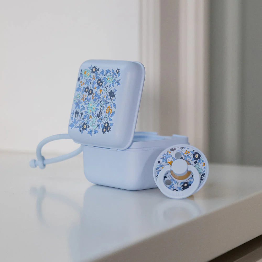 علبة لهاية BIBS × Liberty بنقشة البابونج، أزرق سماوي فاتح