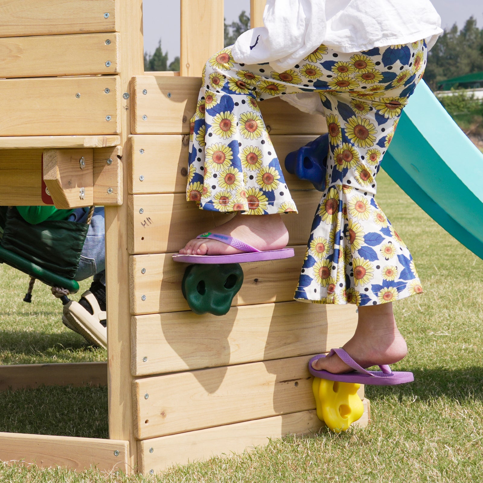 Dynamic Sports Arabian Fox Wooden Swing Set