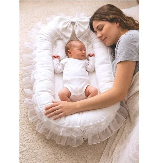Kinder Valley Signature Baby Carry Nest (White)