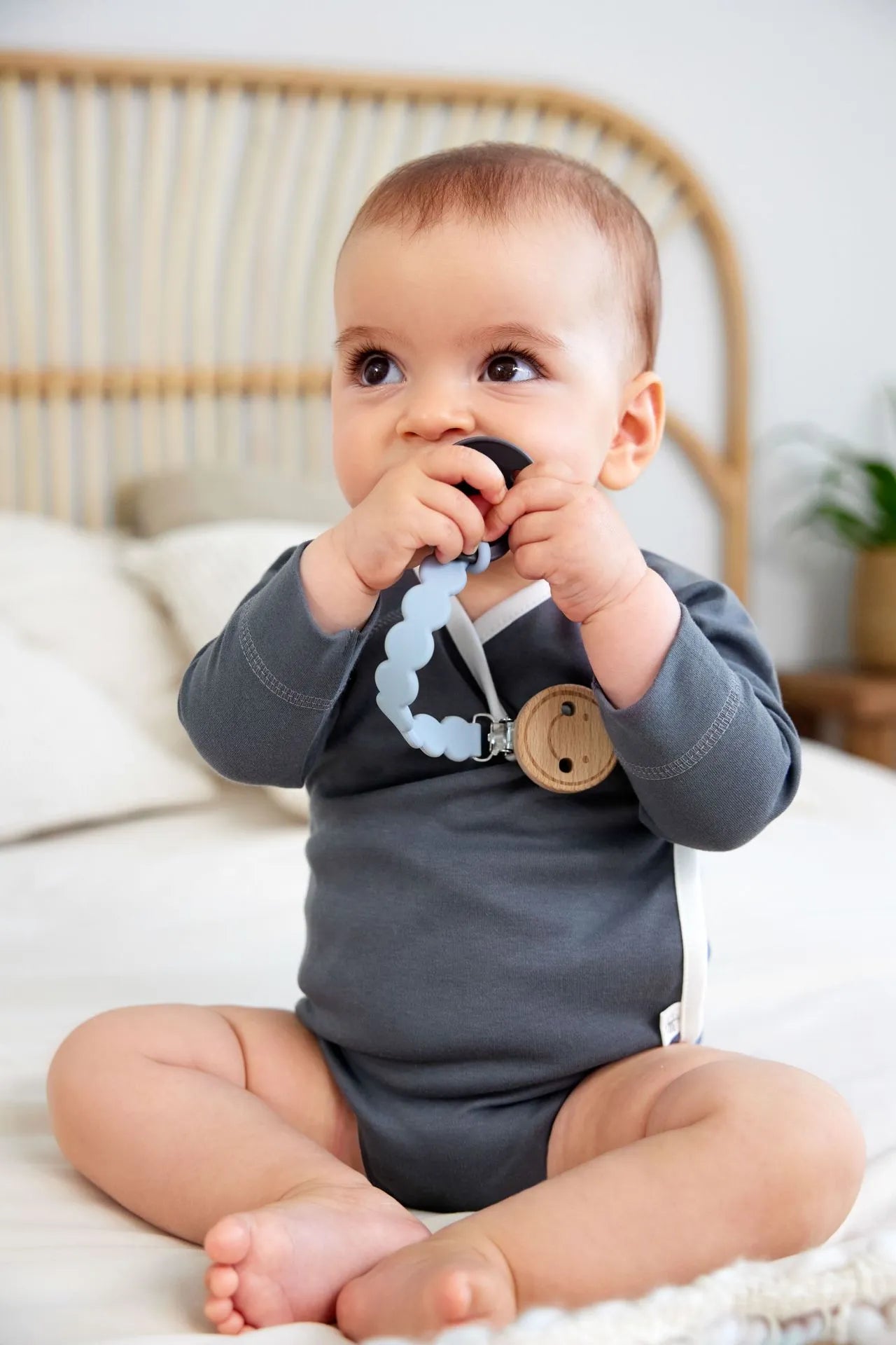 Lässig Wood & Silicone Soother Holder - Tiny Smile