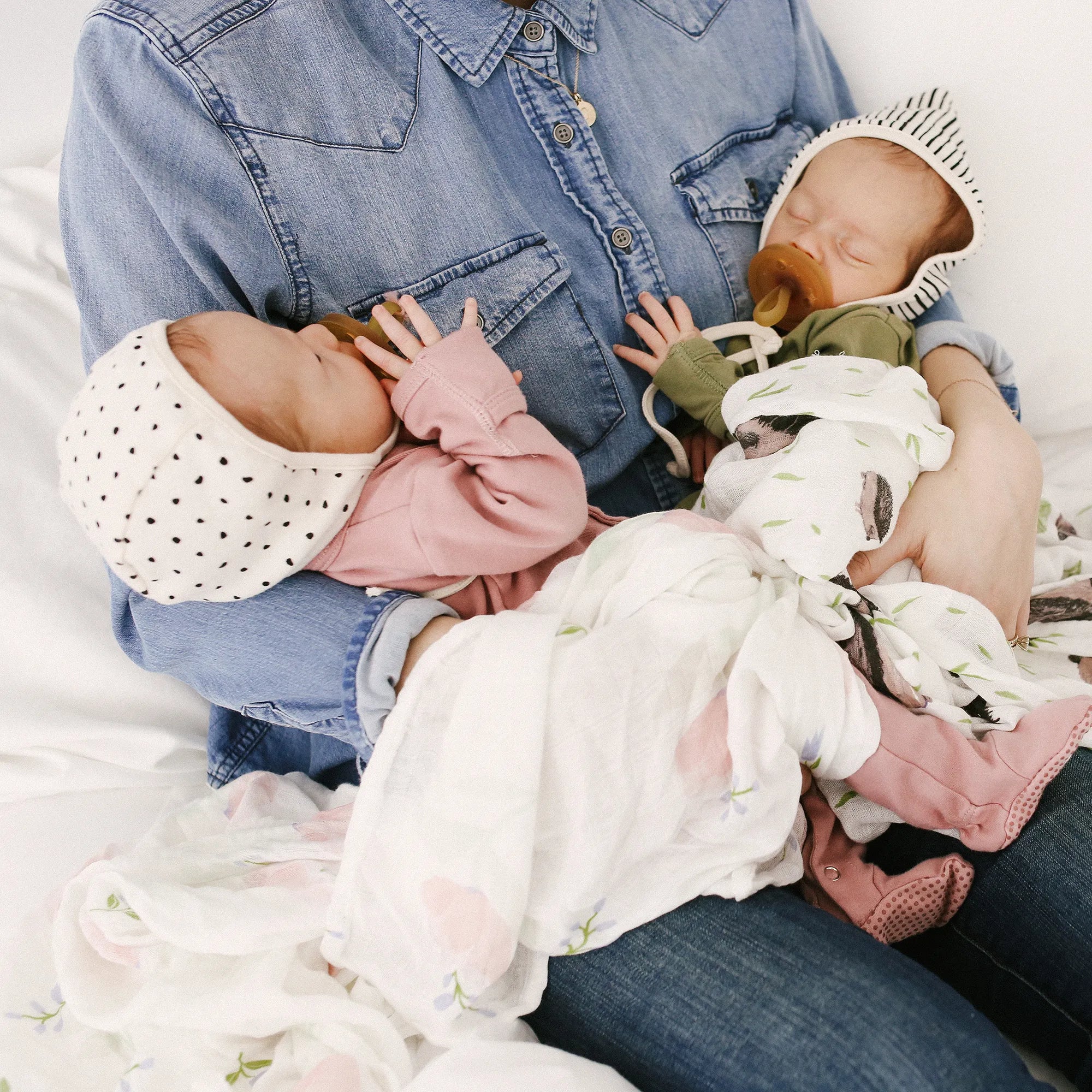 Little Unicorn Deluxe (Made from Bamboo) Swaddle Single