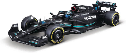 Bburago 1:24 Race Mercedes W14 Model Kit with Helmet – Russell #63