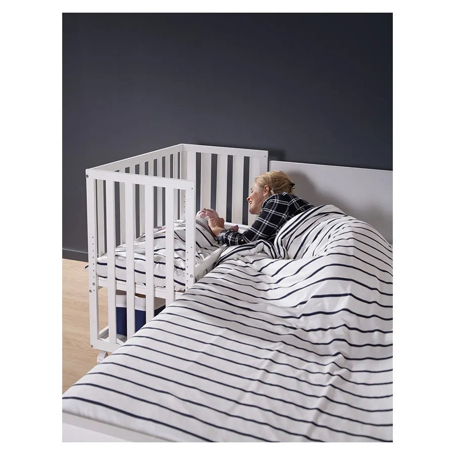 سرير اطفال جانبي من Childhome – سرير مشترك آمن وقابل للتعديل